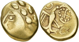 GAULE CELTIQUE, Carnutes, AV hémistatère. Type à la joue lisse et à la rosace. Série anépigraphe. D/ T. l. à g. R/ Aigle à d., les ailes déployées, te...