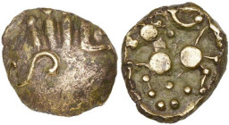 GAULE CELTIQUE, Senones, AV quart de statère en or faible. Type aux segments de cercle. D/ Quatre segments de cercle bouletés parallèles, celui de d. ...