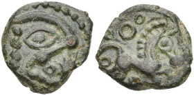 GAULE BELGIQUE, Bellovaci, AE quart de statère en bronze. Classe IIa. D/ Profil très schématisé à d. À la place de la bouche, un annelet et un astre. ...