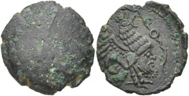 GAULE BELGIQUE, Bellovaci, AE bronze. Type de Bracquemont. D/ T. casquée à d., d'inspiration romaine. Derrière, . R/ Coq à d., le ventre formé par un...