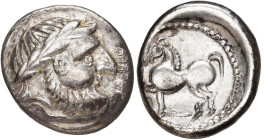 CROATIE, AR tétradrachme. Type Kugelwange. D/ T. l. et barbue à d. R/ Cheval à g., la t. en forme de lyre, la crinière perlée, les jambes entravées. A...