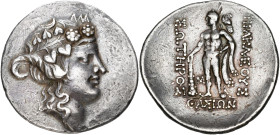 TRANSYLVANIE, AR tétradrachme. Imitation de Thasos. D/ T. de Dionysos à d., cour. de lierre. R/ Héraclès deb. de f., t. à g., ten. sa massue. À g., M....