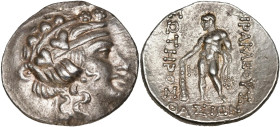 TRANSYLVANIE, AR tétradrachme. Imitation de Thasos. D/ T. de Dionysos à d., cour. de lierre. R/ Héraclès deb. de f., t. à g., ten. sa massue. À g., ....