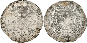 BRABANT, Duché, Charles II (1665-1700), AR patagon, 1672, Bruxelles. D/ Croix de Bourgogne couronnée, ornée du bijou de la Toison d'or, accostée de la...