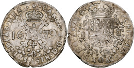 BRABANT, Duché, Charles II (1665-1700), AR patagon, 1679, Bruxelles. D/ Croix de Bourgogne sous une couronne, portant le bijou de la Toison d'or. R/ E...