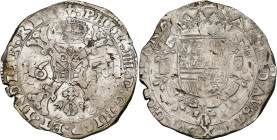 VLAANDEREN, Graafschap, Philips IV (1621-1665), AR patagon, 1651, Brugge. Vz/ Gekroond stokkenkruis met een vuurijzer tussen het jaartal en het juweel...
