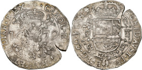 VLAANDEREN, Graafschap, Karel II (1665-1700), AR patagon, 1679, Brugge. Vz/ Gekroond stokkenkruis met een vuurijzer tussen het jaartal en het juweel v...