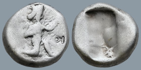 ACHAEMENID EMPIRE. Time of Darios I to Xerxes II (485-420 BC). Sardes.
AR Siglos (16,1mm 5,4g)
Obv: Persian king in kneeling-running stance right, h...