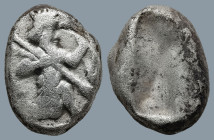 ACHAEMENID EMPIRE. Time of Darios I to Xerxes II (485-420 BC). Sardes.
AR Siglos (14,5mm 5,4g)
Obv: Persian king in kneeling-running stance right, h...