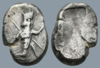 ACHAEMENID EMPIRE. Time of Darios I to Xerxes II (485-420 BC). Sardes.
AR Siglos (12,8mm 4,1g)
Obv: Persian king in kneeling-running stance right, h...