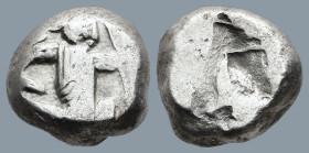 ACHAEMENID EMPIRE. Time of Artaxerxes II to Artaxerxes III (Circa 375-340 BC). Sardes.
AR Siglos (13,5mm 5,4g)
Obv: Persian king in kneeling-running...