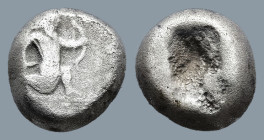 ACHAEMENID EMPIRE. Time of Artaxerxes II to Artaxerxes III (circa 375-340 BC). Sardes or subsidiary mint.
AR 1/4 Siglos (8,3mm 1,3g)
Obv: Persian ki...