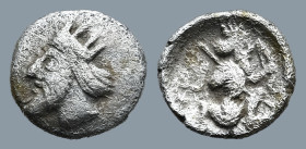 ACHAEMENID EMPIRE. Time of Artaxerxes II to Darios III. (4th century BC). Uncertain mint in Cilicia
AR Hemiobol (7,8mm 0,31g)
Obv: Crowned head (Per...