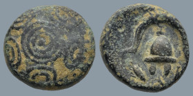 KINGS of MACEDON, Alexander III 'the Great' (Circa 336-323 BC)
AE Bronze (14,2mm 3,4g)
Obv: Macedonian shield with pellet on boss.
Rev: Macedonian ...