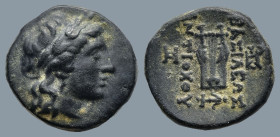 SELEUKID KINGS. Antiochos II Theos (261-246 BC). Sardes
AE Bronze (13,8mm 2,2g)
Obv: Laureate head of Apollo right.
Rev: BAΣΙΛΕΩΣ / ANTIOXOY. Tripo...