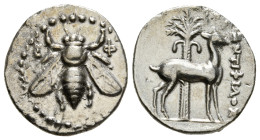 IONIA. Ephesos. Drachm (Circa 202-150 BC).
Obv: Ε - Φ. Bee.
Rev: Stag standing right; palm tree in background. 3,96 g - 18,96 mm
