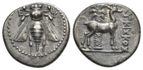 IONIA. Ephesos. Drachm (Circa 202-150 BC).
Obv: Ε - Φ. Bee.
Rev: Stag standing right; palm tree in background. 4,04 g - 16,52 mm