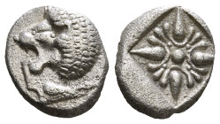IONIA. Miletos. Obol or Hemihekte (Late 6th-early 5th centuries BC).
Obv: Head of lion left.
Rev: Stellate pattern within incuse square 1,20 g - 9,57 ...