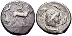SICILY. Syracuse. Deinomenid Tyranny, 485-466 BC. Tetradrachm (Silver, 27.5 mm, 16.91 g, 3 h), by the "Demareteion Master", circa 475-470 BC. Chariote...