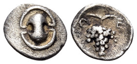 BOEOTIA. Thebes. Circa 405-395 BC. Tetartemorion (Silver, 7 mm, 0.19 g, 4 h). Boeotian shield. Rev. Θ-E Bunch of grapes on vine branch. BCD Boiotia 46...
