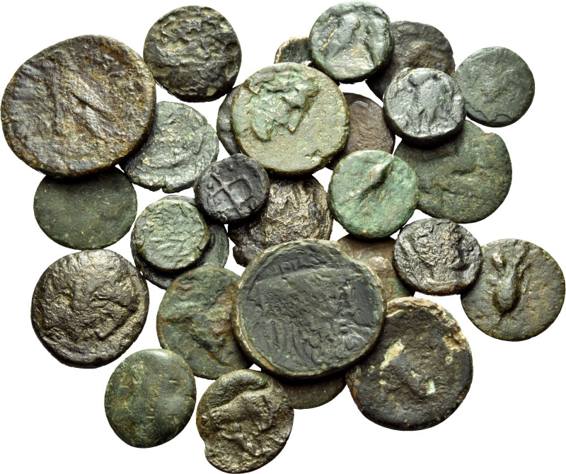 GREEK. Circa 5th-2nd centuries BC. (Bronze, 80 g). Large lot of twenty-eight (28...
