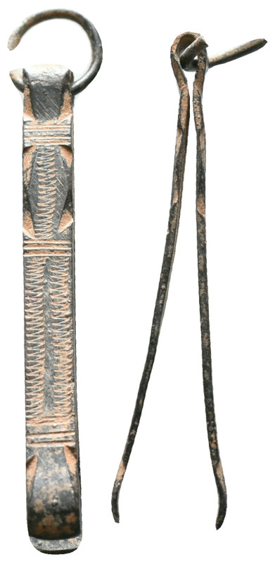 Ancient Roman bronze medical tweezer,

Reference :
Condition: Very Fine

We...