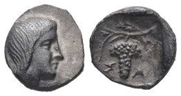 Kings of Thrace, Sitalkes/Saratokos. AR Diobol, 0.70 g 11.00 mm. Circa 444-424 BC.
Obv: Bare head of Saratokos to right.
Rev: Σ-Α Grape bunch on vine,...