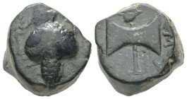 Kings of Thrace, Amatokos. Ae, 14.14 g. - 18.85 mm. Circa 389-380.
Obv.: Bunch of grapes.
Rev.: AMA[TOKO]. Double axe within incuse square.
Ref.: Topa...