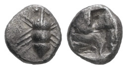 Ionia, Ephesos. AR Hemiobol. 0.37 g. 7.04 mm. Circa 550-500 BC.
Obv.: Bee
Rev.: Quadripartite incuse square.
Ref.: Karwiese Series III, 12; Rosen 572....