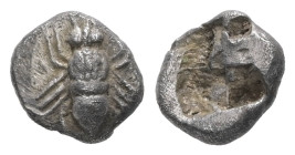 Ionia, Ephesos. AR Hemiobol. 0.44 g. 7.46 mm. Circa 550-500 BC.
Obv.: Bee
Rev.: Quadripartite incuse square.
Ref.: Karwiese Series III, 12; Rosen 572....