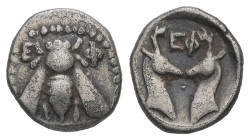 Ionia, Ephesos. AR, Diobol. 1.01 g. - 10.64 mm. ca. 390-325 BC.
Obv.: E - Φ. Bee.
Rev.: EΦ. Confronted heads of stags.
Ref.: SNG Kayhan I 208ff; SNG v...