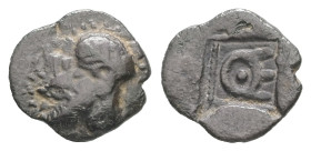 Ionia, Magnesia ad Maeandrum. Themistokles. AR Hemiobol, 0.30 g 9.13 mm. Circa 465-459 BC. 
Obv: Head of Hephaistos to left, wearing laureate pilos. 
...