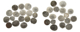 Lot of 17 unclassified See picture. LOT SOLD AS IS, NO RETURNS T-33