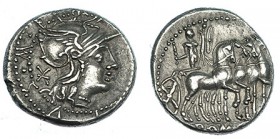 ACILIA. Denario. Roma (130 a.C.). R/ Hércules en cuádriga, en exergo: ROMA. FFC-93. SB-4. MBC+.