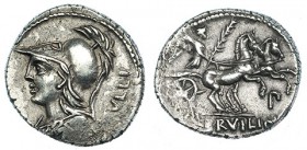 SERVILIA. Denario. Norte de Italia (100 a.C.). A/ Cabeza de Minerva a izq., detrás: RVLLI. R/ La Victoria en biga a der., debajo letra: En el exergo: ...