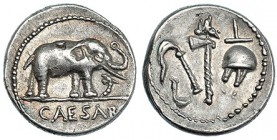 JULIO CÉSAR. Denario. Galia (54-51 a.C.). A/ Elefante sobre carnix, debajo: CAESAR. R/ Símpulo, aspersorio, hacha y apex. FFC-53. SB-49. Contramarca e...