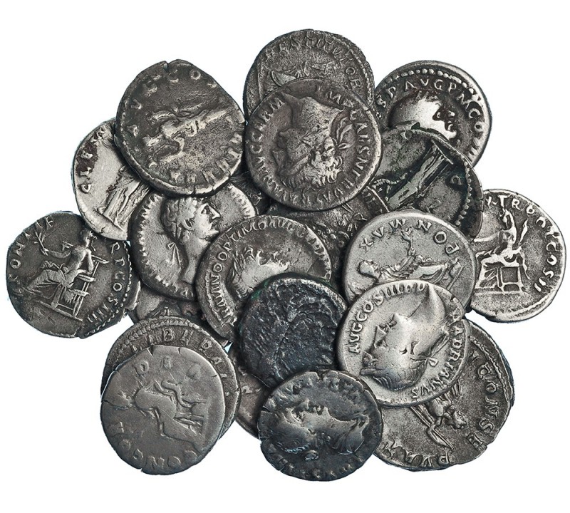 22 monedas: 1 denario de República, 2 de Marco Antonio (uno de ellos forrado), 1...