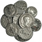 10 monedas: 1 denario de República forrado, 6 denarios imperiales y 3 antoninianos. MBC-/MBC.