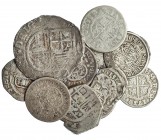 11 monedas de plata de Carlos y Juana a Fernando VII. 4 reales, Felipe II, sin datos y 2 reales de Felipe IV, sin datos. Real (9): Guatemala, 1738; Ma...