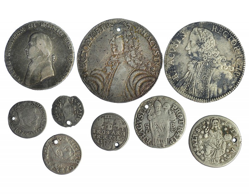 9 monedas de AG. 7 con agujero. 1583-1802BC+/MBC-