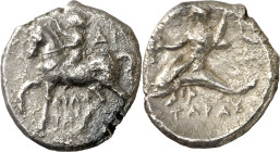 (272-240 a.C.). Italia. Taras. Didracma. (S. 374 var) (CNG. I, 889 var). Anv.: Joven desnudo en caballo al paso a izquierda, coronándolo, detrás , deb...