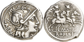 (hacia 148 a.C.). Gens Atilia. Denario. (Bab. 8) (S. 8 var) (Craw. 214/1a). Anv.: SARAN. (hacia abajo). Cabeza galeada de Roma, bajo el mentón . Rev.:...