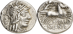 (hacia 117-116 a.C.). Gens Calidia. Denario. (Bab. 1) (Craw. 284/1a). Anv.: ROMA. Cabeza galeada de Roma, bajo el mentón . Rev.: M. CALID. Q. MET. CN....