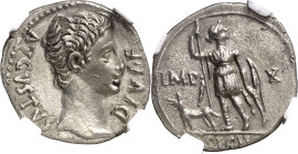 (15-13 a.C.). Octavio Augusto. Denario. (Spink 1612) (S. 146) (RIC. 173a). Anv.: AVGVSTVS DIVI F. Su cabeza desnuda. Rev.: IMP. X. SICIL. Diana en pie...
