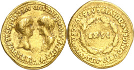 (54 d.C.). Nerón y Agripina hija. Áureo. (Spink 2041) (Co. 6, Agripina y Nerón) (RIC. 1) (Calicó 399). Anv.: AGRIPP. AVG. DIVI CLAVD. NERONIS CAES. MA...