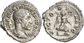 (235-236 d.C.). Maximino I. Denario. (Spink 8317) (S. 99a) (RIC. 16). Anv.: IMP. MAXIMINVS PIVS AVG. Su busto laureado, drapeado y acorazado. Rev.: VI...