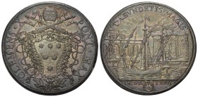 Roma. Clemente X (Emilio Altieri), 1670-1676

Piastra 1672, AR 31,87 g. CLEMENS X – PONT MAX Stemma sormontato da triregno e chiavi decussate, con c...