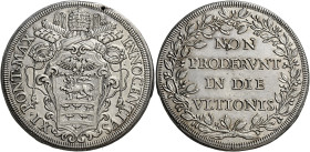 Roma. Innocenzo XI (Benedetto Odescalchi), 1676-1689 

Piastra, AR 31,88 g. INNOCENTIVS – XI PONT MAX Stemma sormontato da triregno e chiavi decussa...