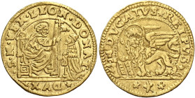 Venezia. Leonardo Donà, 1606-1612 

Ducato, AV 2,06 g. S M VEN LEON DONAT – DVX S. Marco nimbato, seduto in trono a s., porge il vessillo al doge ge...