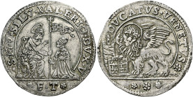Venezia. Silvestro Valier, 1694-1700 

Ducato, AR 22,73 g. S M V SILVESTER VALERI D V San Marco nimbato, seduto in trono, benedice il doge genufless...